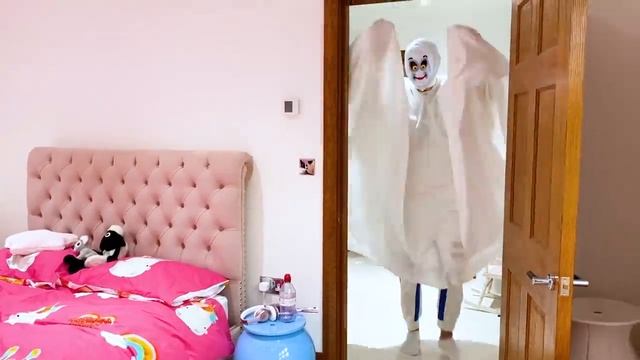 Мисс Кэйти и Мистер Макс (Miss Katy) Кэти и Макс спрятались в доме с привидениями