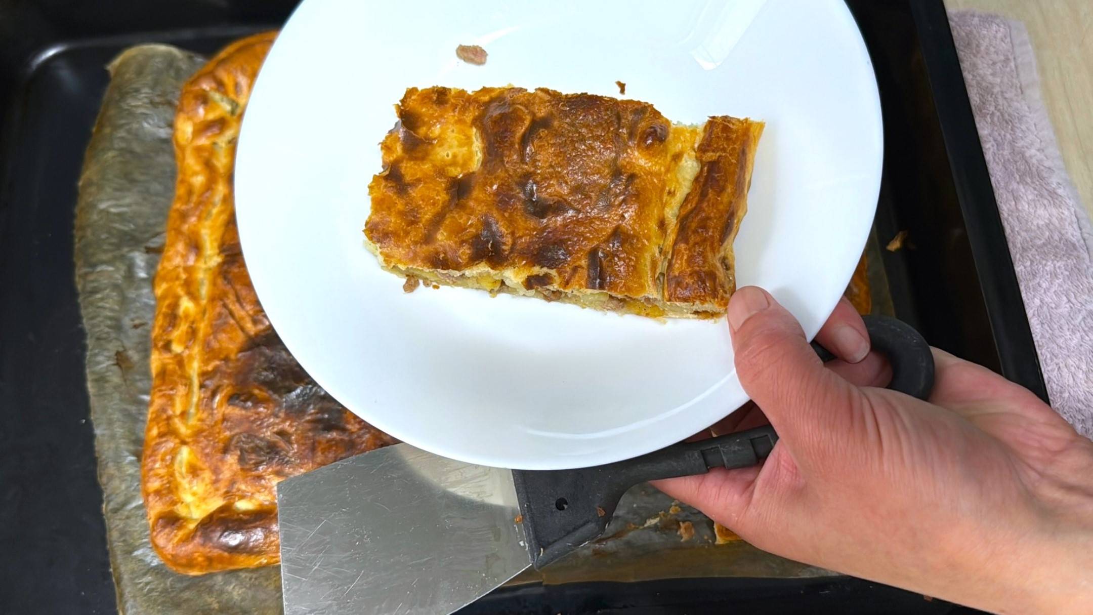 Пирог с мясом на раз два!🥧 Вкусный простой рецепт из готового теста!