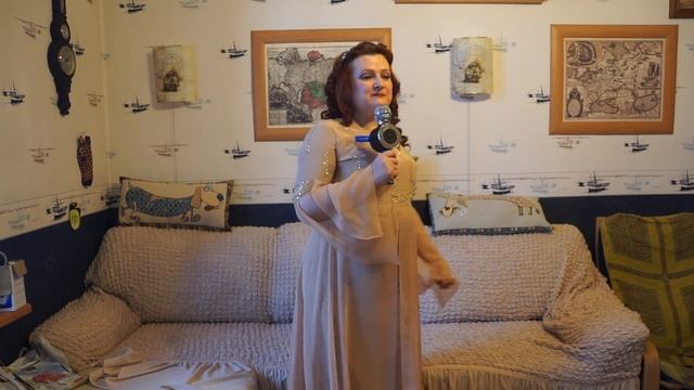 Фестиваль "Новые лица - прежние идеалы". "Стоят девчонки." Исполняет Елена Тамеева