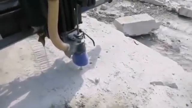 Самоходная буровая установка для добычи и разбуриван?