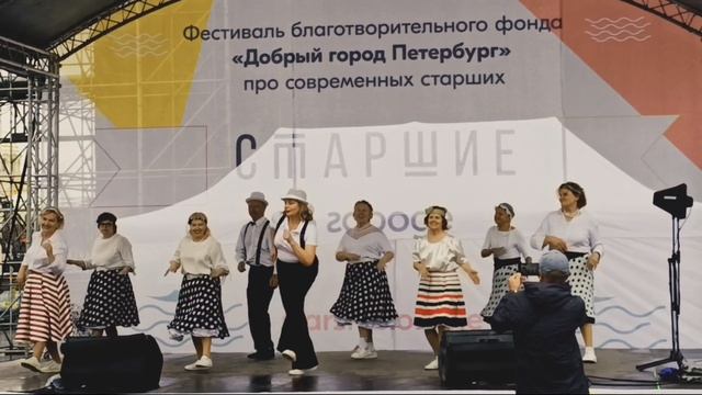 Мэдисон Тайм - Улыбайся! Птицы счастья на фестивале Старшие в городе.