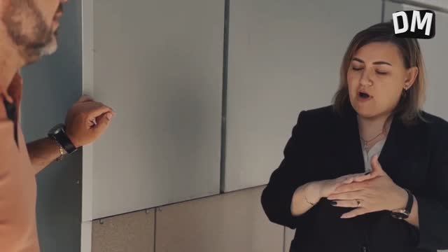 Смена фамилии ребенка. Шоу с Геннадием // DEAFMEDIA