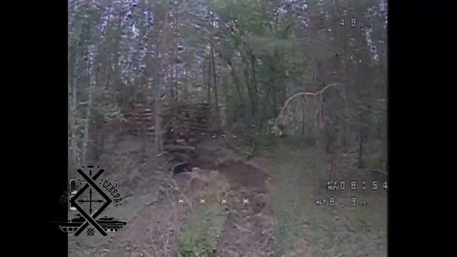 Российские войска нанесли сокрушительный удар FPV-дронами, уничтожив трофейный танк Т-72Б3 ВСУ😎🤙