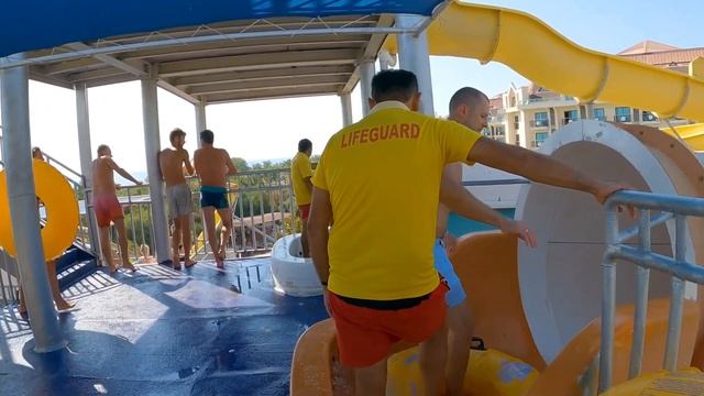 Аквапарк Испания АНТРАКЦИОН  ПО СНЯТИЮ КУПАЛЬНИКОВ Будьте осторожны