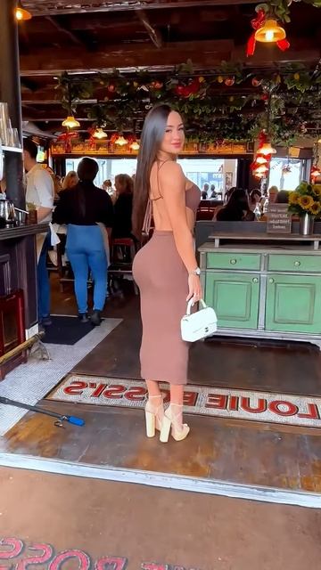2fZ1GQ1iWvU - Beautiful Street Fashion Outfits Style - Fit Dress Look #shorts
