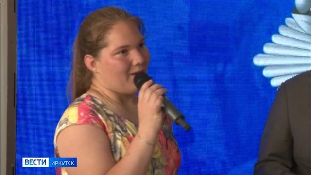 Сегодня глава Прибайкалья Игорь Кобзев вручил паспорта гражданина Российской Федерации 30 школьникам