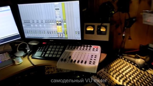 Behringer Neutron и его друг осциллограф C1-83 .