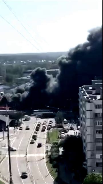 В Москве загорелся строительный магазин