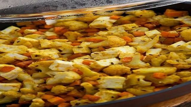 Гречка с овощами и сыром в горшочке