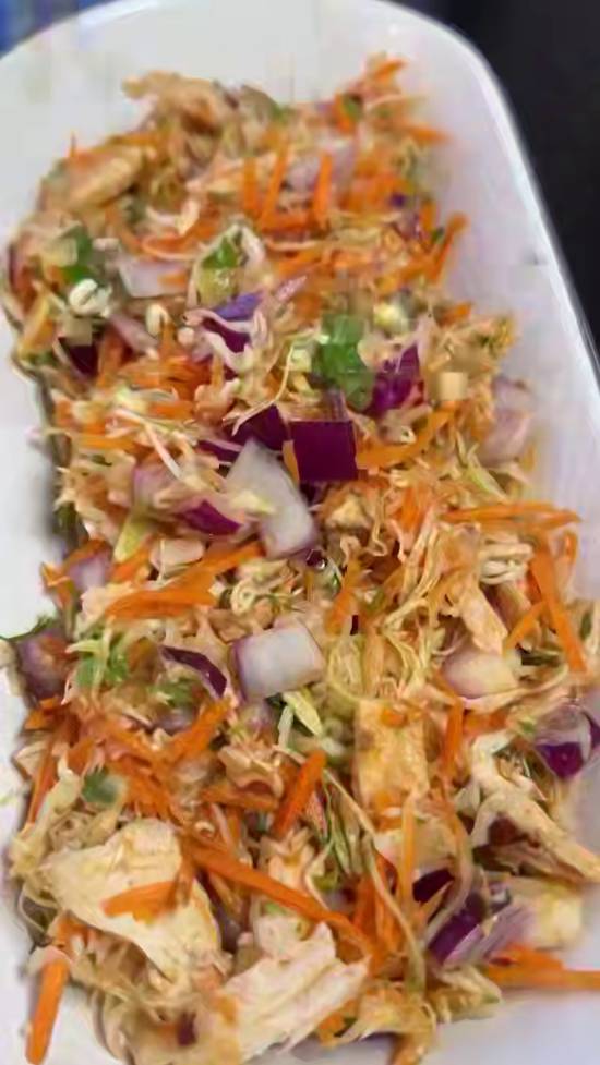 Капустный салат с курицей