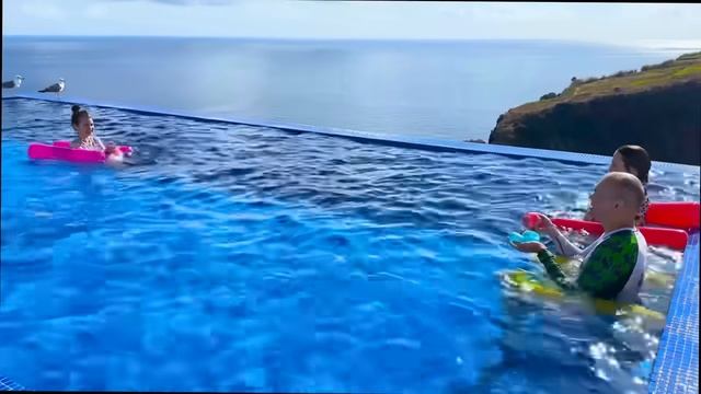 Мистер Макс Кто последний покинет бассейн