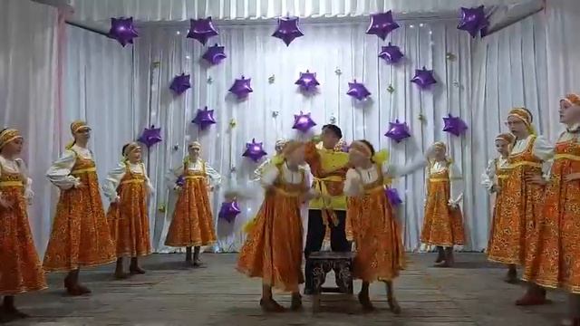 Анс. Искорки Танец с табуретом Отчётный 2025.mp4