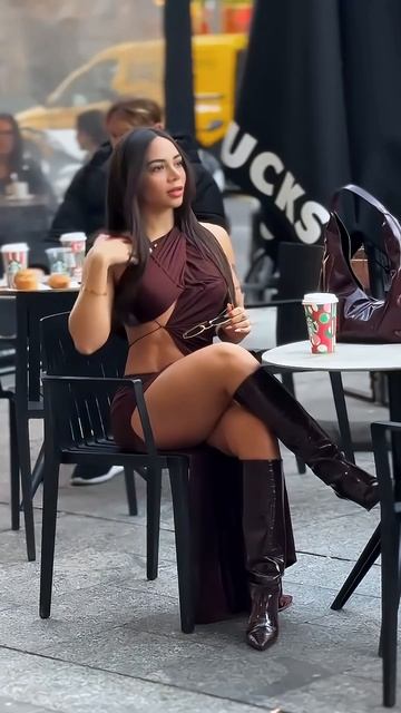 5cSyKlNXJ1o - Beautiful Street Fashion Outfits Style #streetstyle #outfit #shorts