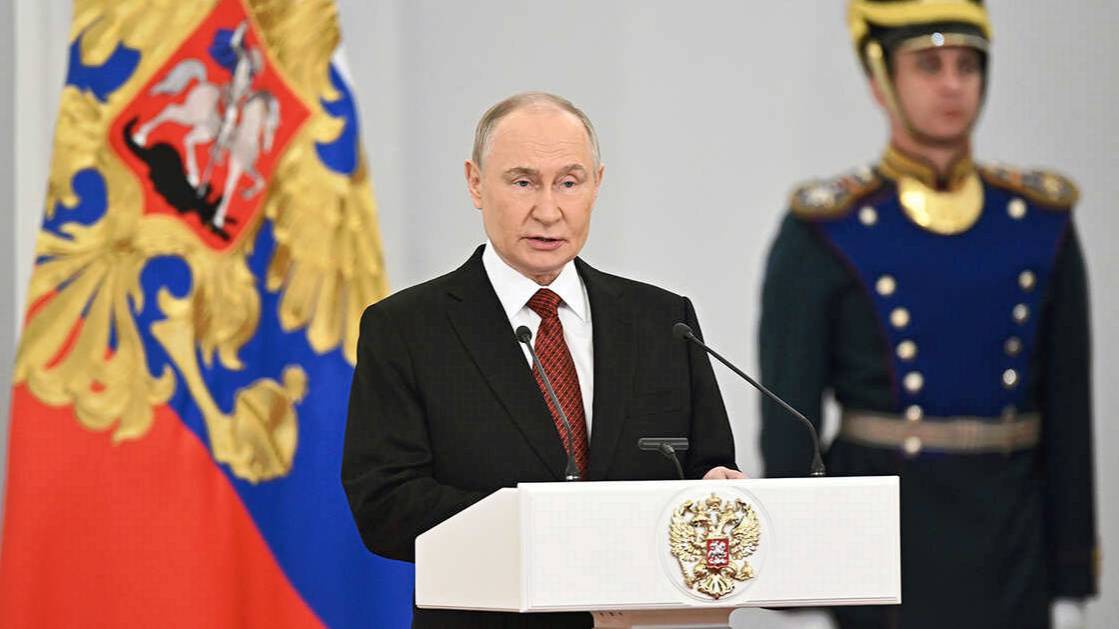 Путин поздравил соотечественников с Днем России