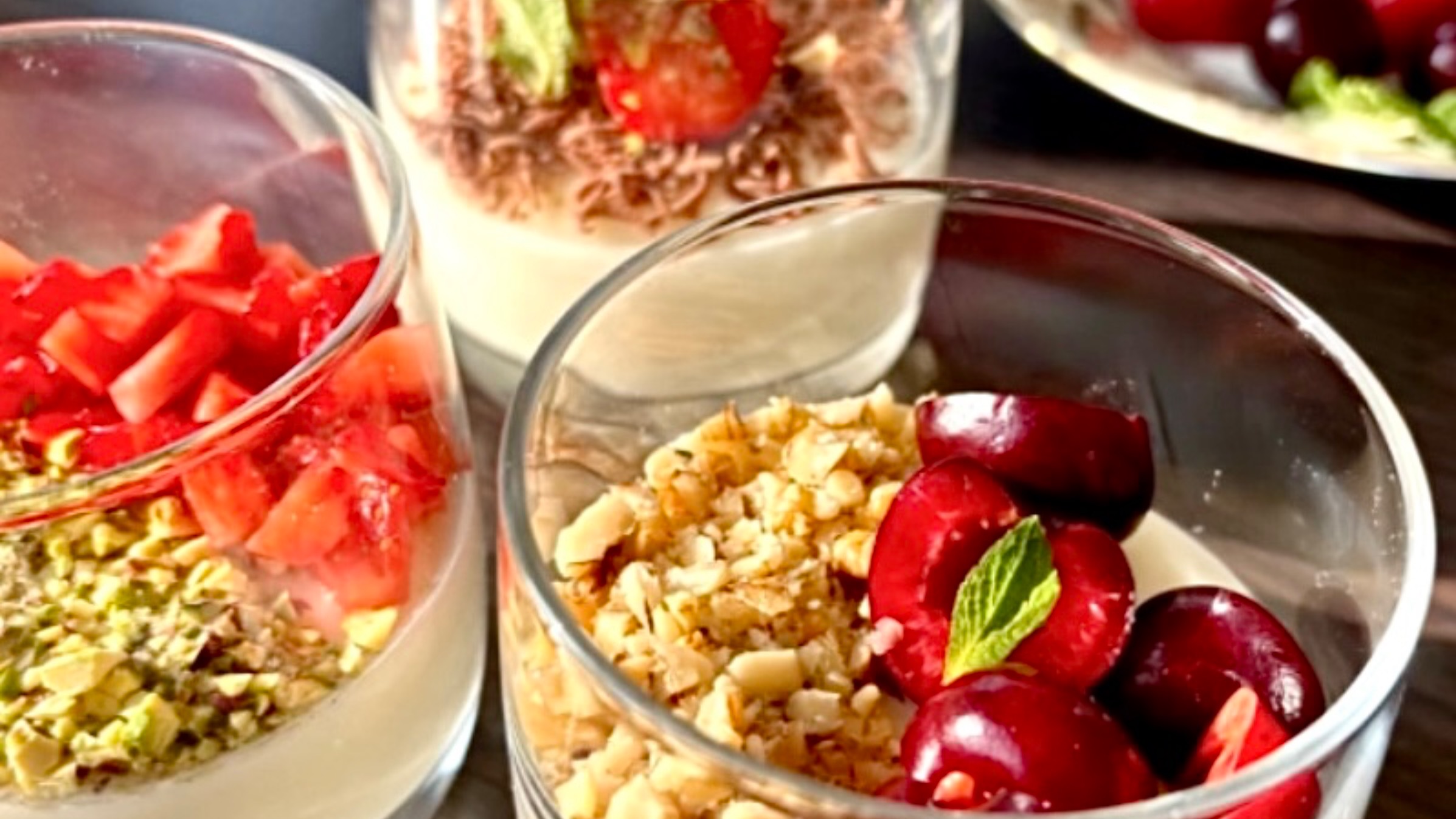 Легкий пудинг с ягодами и орехами 🍮🍓🫐🍒