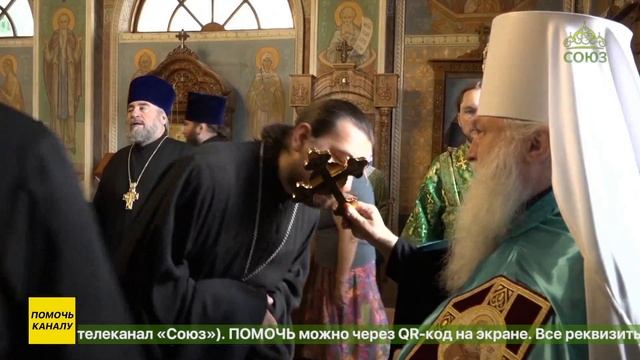 Божественная литургия в кафедральном соборе Успения Пресвятой Богородицы города Ташкента