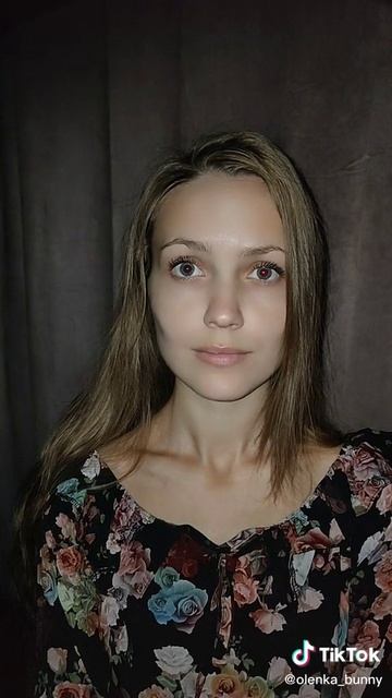 Самая красивая девочка опять показывает язык