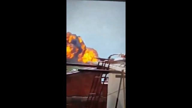 В Индии рухнул пассажирский боинг рядом с жилым кварталом. Погибли 242 человека !!!