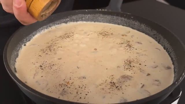 Свинина в сливочном чесночном соусе с грибами!