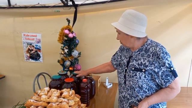 Конечно же в этот праздничный день Валентина Николаевна в Ресторанчике❤️
Спасибо Катерине за пирог