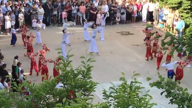 ФЛЕШМОБ "ВЕСНЯНКА" - ШОУ - БАЛЕТ "АРІЕЛЬ".