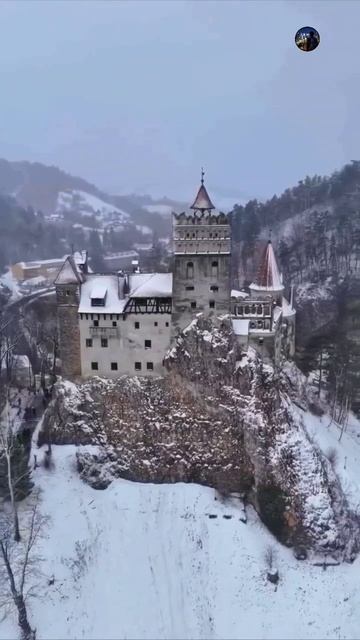 Замок БРАН - легендарная крепость в Трансильвании, известная как "замок Дракулы"