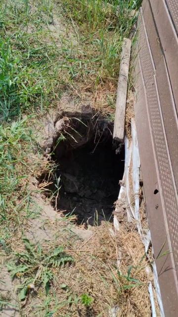 Ремонтируем туалет 💩 Так как он у нас один #уличныйтуалет #туалетнаулице #ремонттуалета