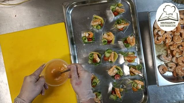 Коктейльный салат с креветками