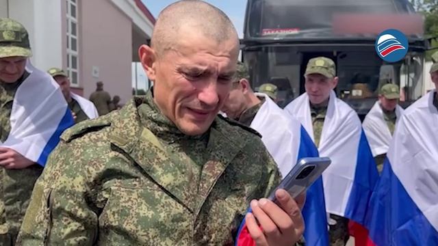 «Мы дома!» — трогательные моменты возвращения 
бойцов: звонки родным и долгожданная свобода
