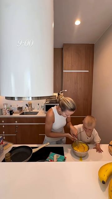 Тео готовит завтрак