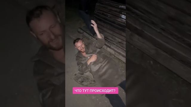 Эта женщина сама звонит в полицию и спрашивает что у них случилось🤣🤣🤣