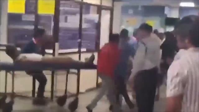 В Индии Разбился Самолёт.