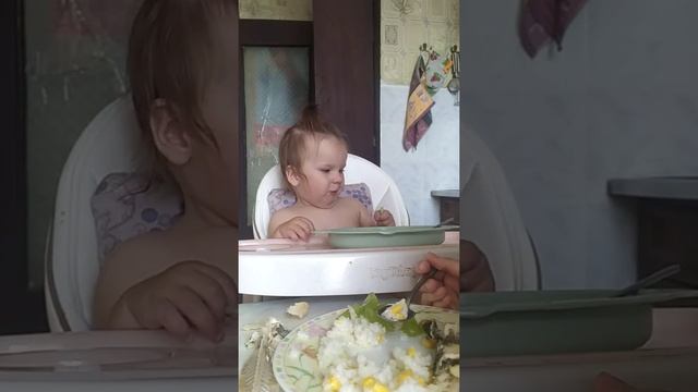 27.07 сніданок рис з кукурудзою, виноград, огірок, хек