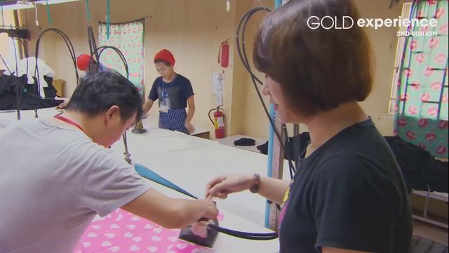 Gold Experience A2+ Unit 5 Fashion factory