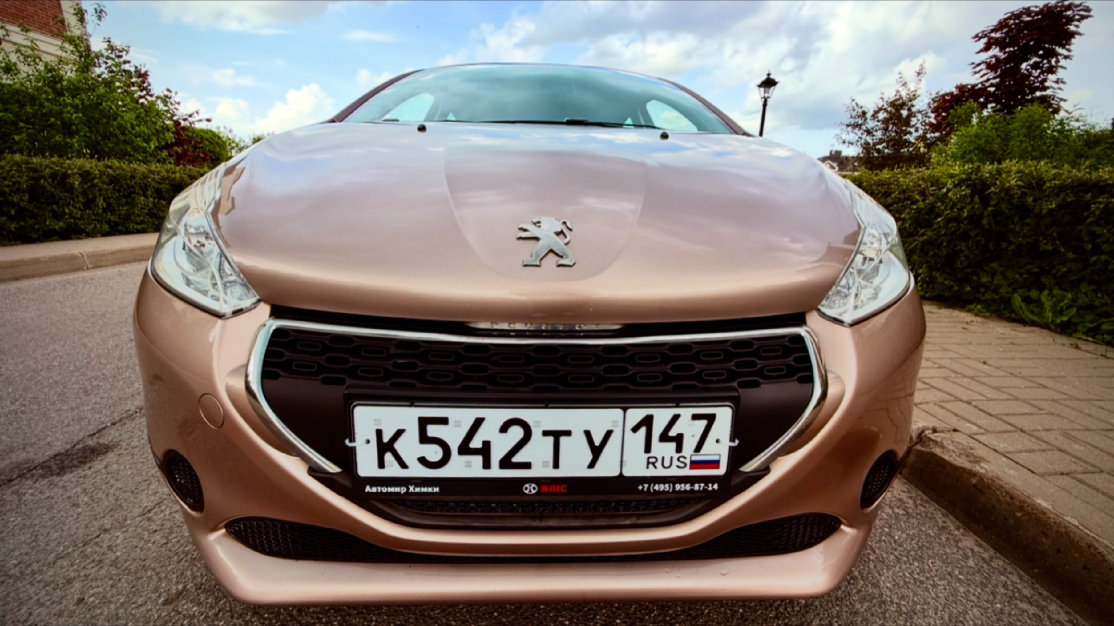 Peugeot 208, 2014, весь в родном окрасе, в отличном состоянии