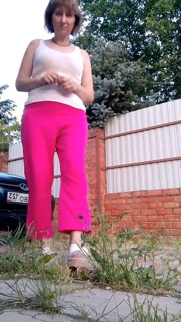 Первый выход в сшитых брючках