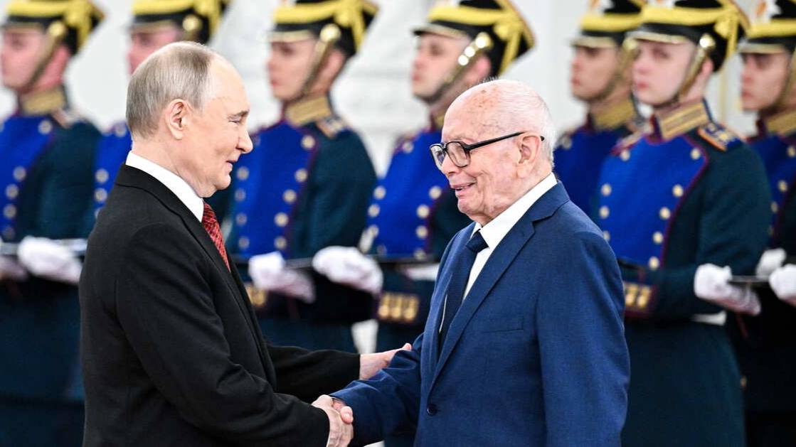Путин в Кремле наградил Героев Труда и лауреатов госпремий