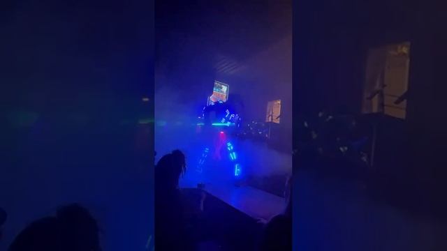 Laser Man Show +заказать световое шоу Хищник Москва на праздник,корпоратив, свадьбу вечеринку.