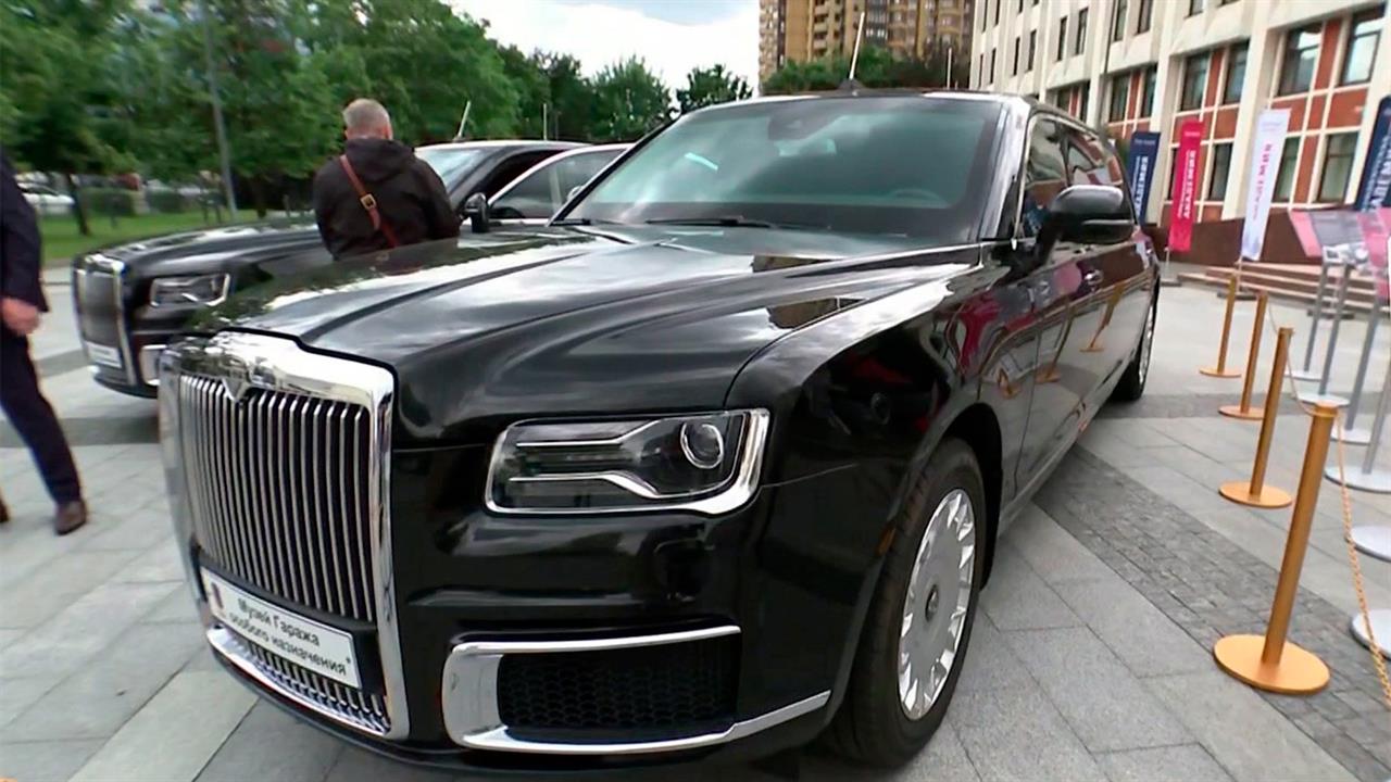В Москве открылась уникальная выставка "Автомобили и власть"