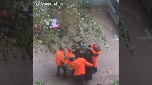дворник раскрыл в себе талант