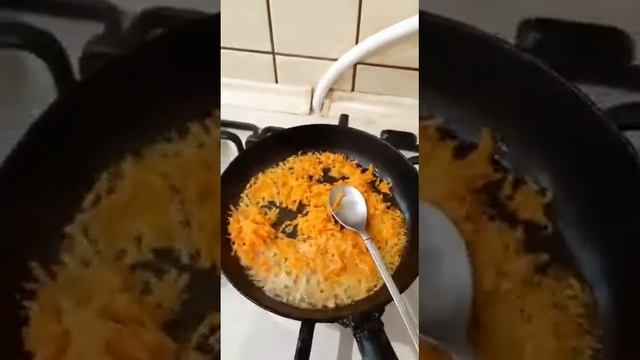 Беляши и суп с фрикадельками.