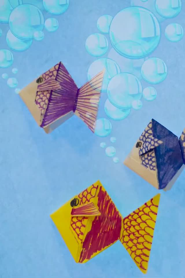 Рыбка хвостиком махнула, Рыбка быстро уплыла | The fish waved its tail, The fish quickly swam away