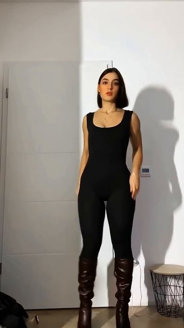 8gsiED64jGo - Gorgeous model in a black tight jumpsuit： Street style outfit #fashion  #style #outfit