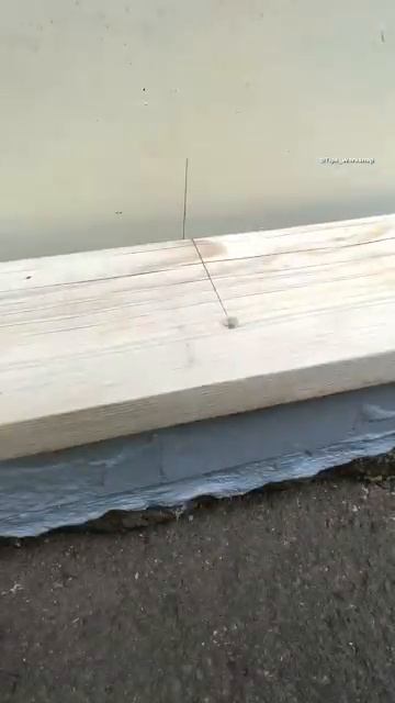 Отличный и надежный способ прикрепить доску к бетону или камню #diy #woodworking