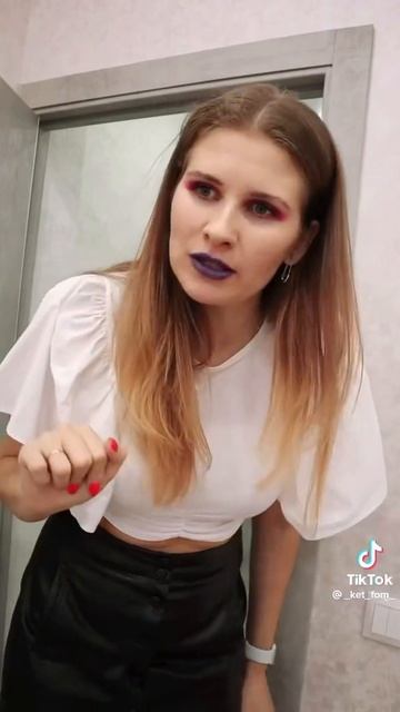 мать обидела дочку