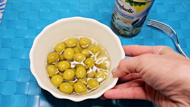 тестирую оливки из Чижика с голубым сыром