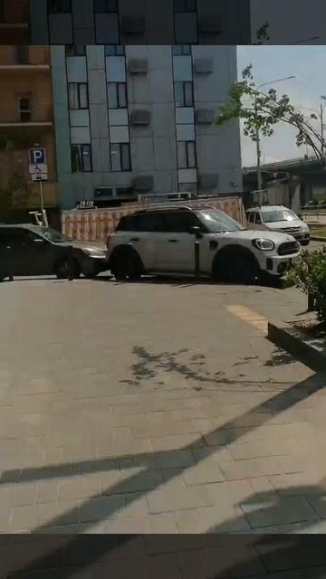 В центре Киева установили новые фонари 😂