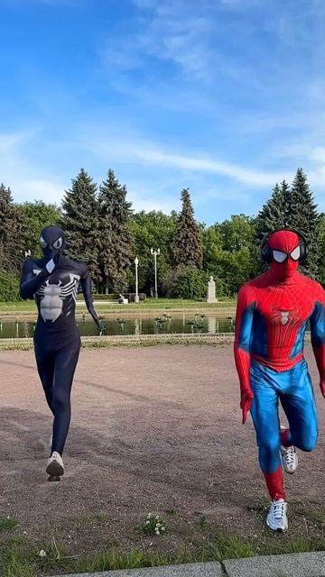 Venom and Spiderman run to the rescue@dvizhenie21 #shorts