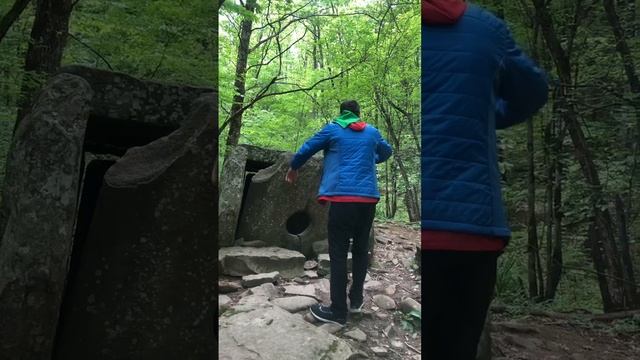 Убинский дольмен, он же «Дольмен у Дубравы», «дольмен за Убинской»