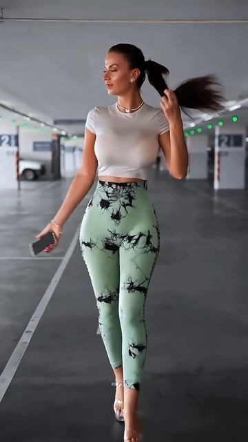 9bg-f597ym0 - Gorgeous model in fancy tight pants street style fashion #fashion  #style #outfit #sho
